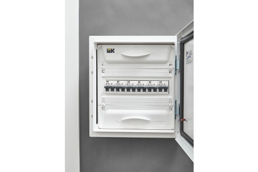 ARMAT Автоматический выключатель M06N 2P D 10А IEK